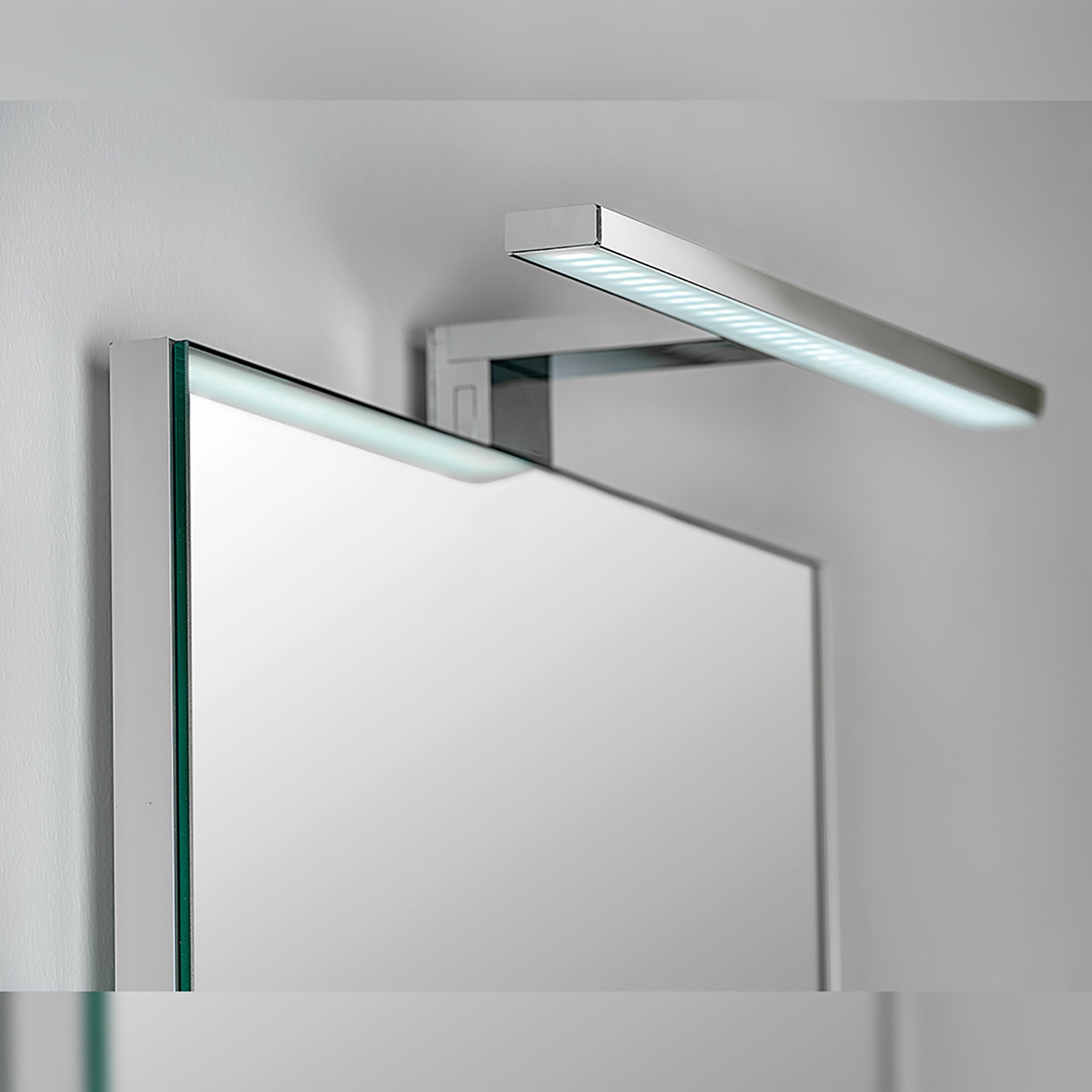 Emuca Aplique LED para espejo de bao Aquarius 300 - 450 mm (AC 230V 50Hz), 300, Cromado, Plstico y Aluminio