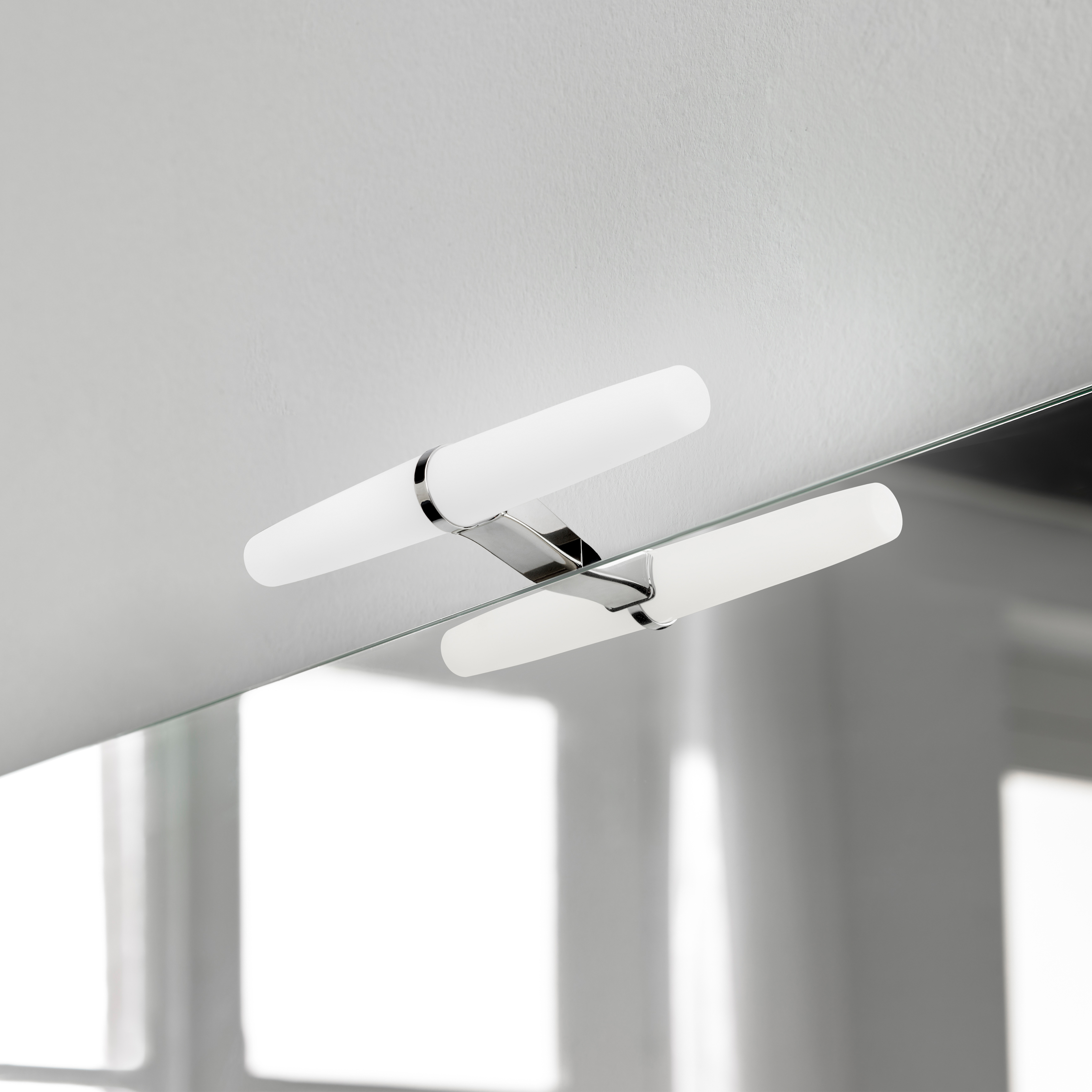Emuca Foco LED para espejo de bao Gemini (AC 230V 50Hz), 6 W, Cromado, Plstico y Aluminio