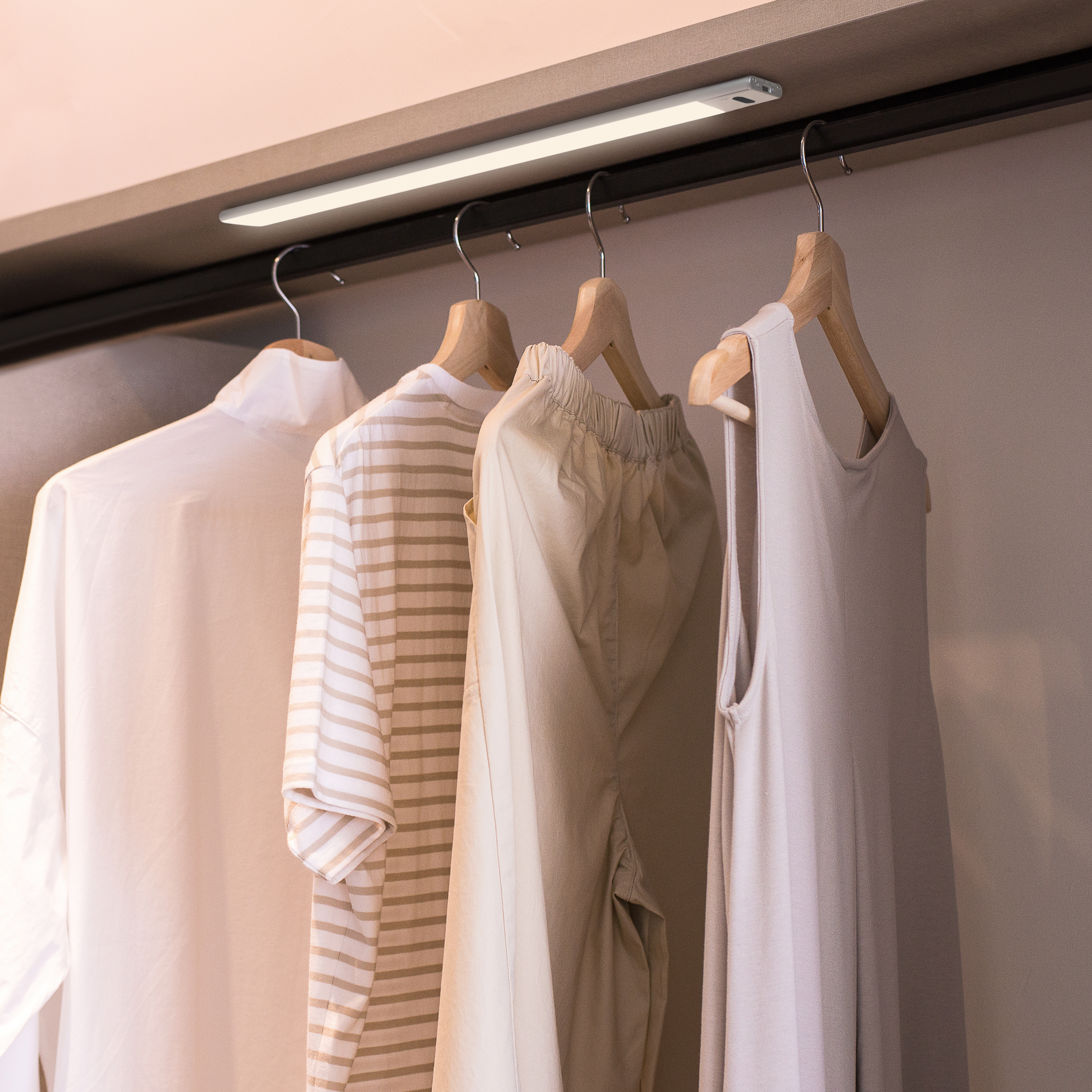 Emuca Aplique LED recargable por USB Kaus con sensor tctil de proximidad, L 400 mm, Anodizado mate, Plstico y Aluminio